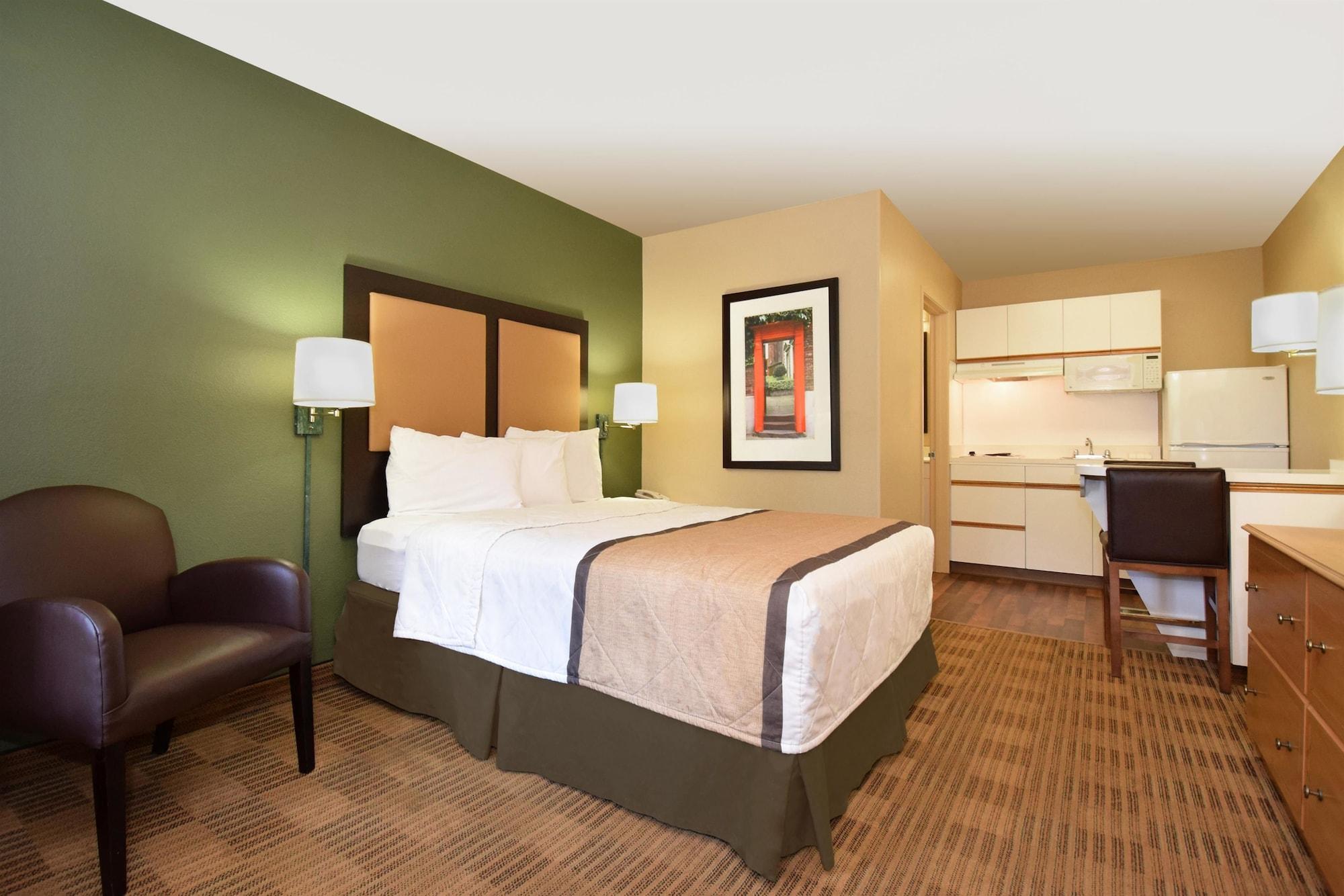 Extended Stay America Select Suites - Tampa - North Airport West Chase Exterior photo