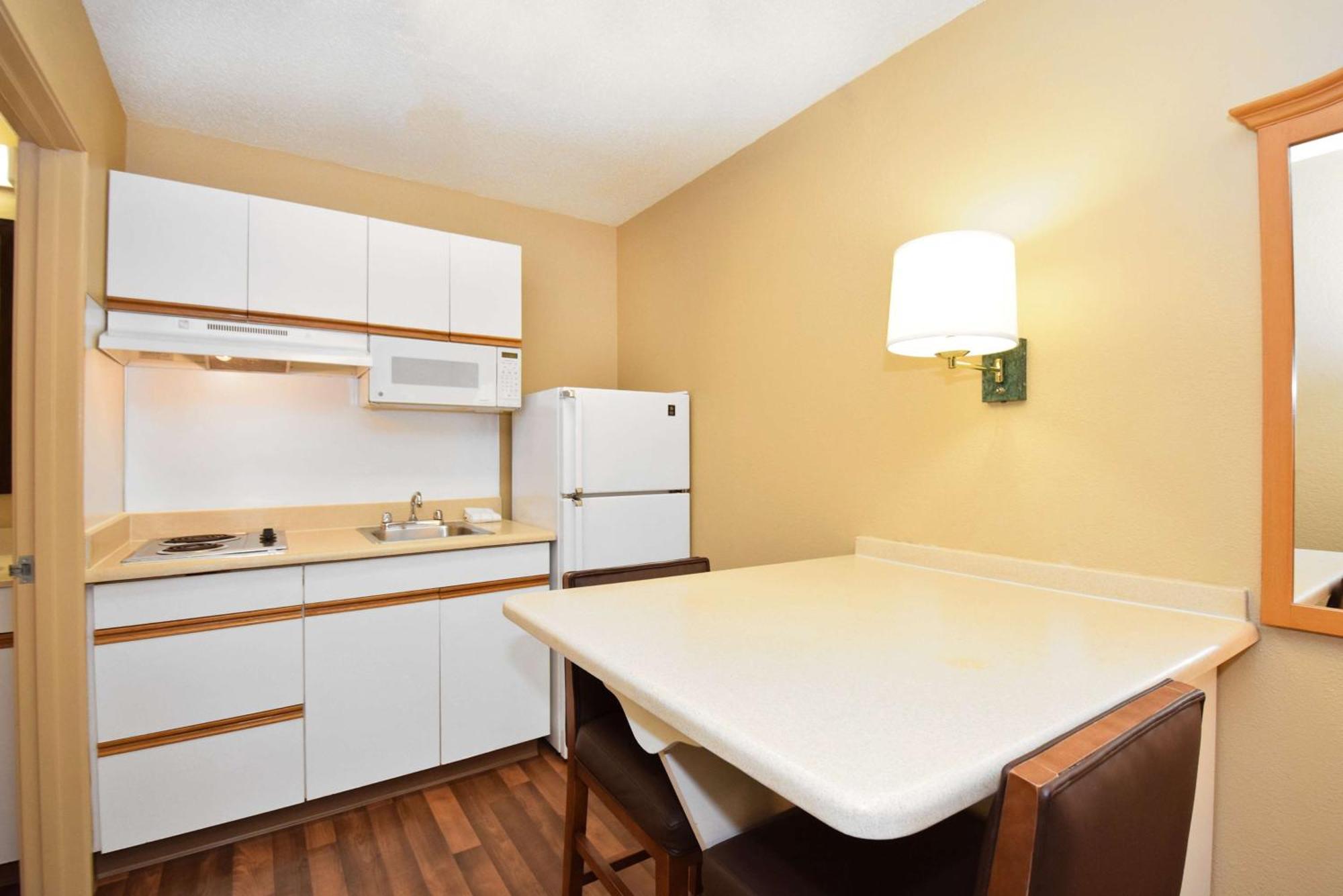 Extended Stay America Select Suites - Tampa - North Airport West Chase Exterior photo