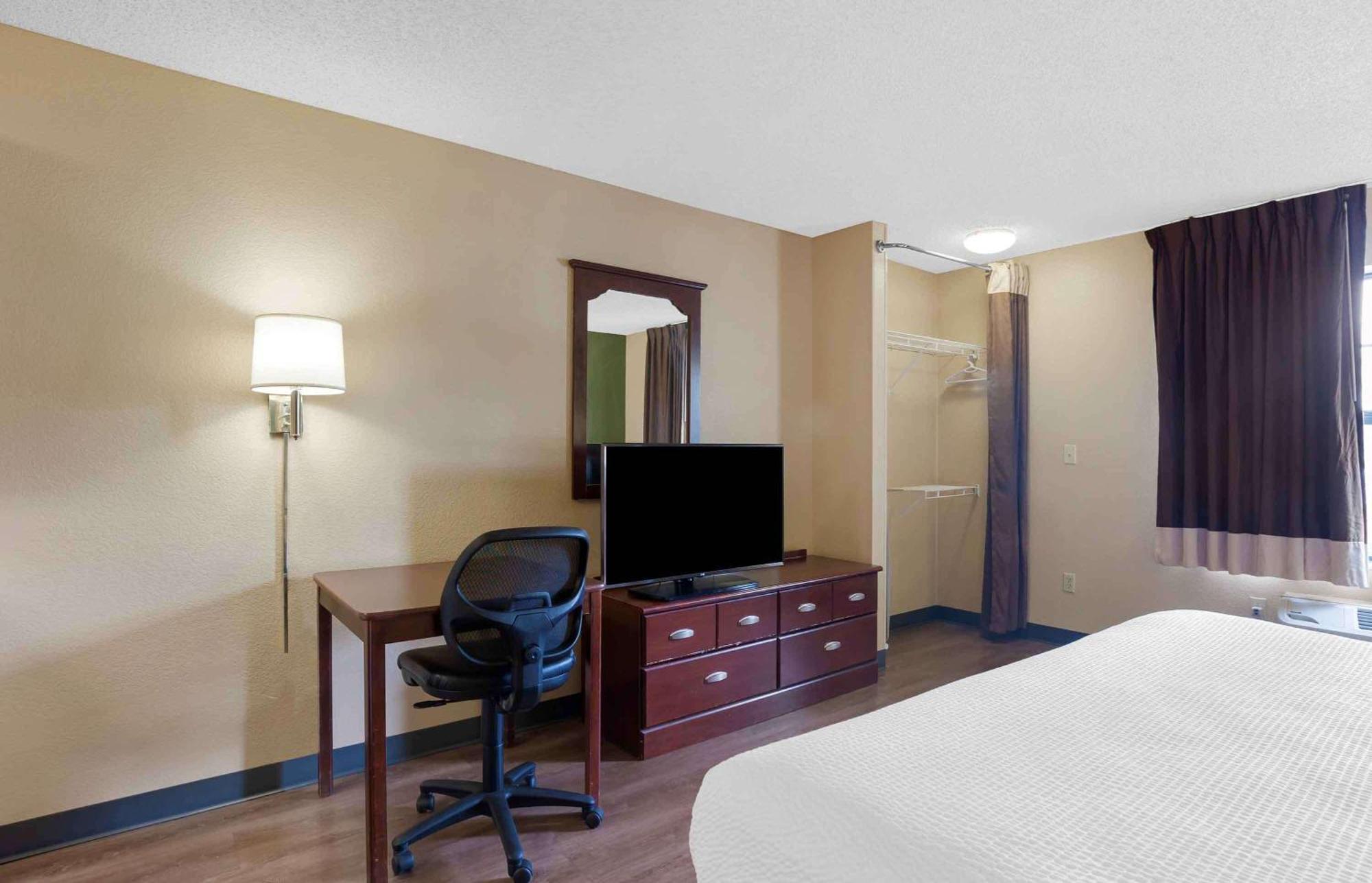 Extended Stay America Select Suites - Tampa - North Airport West Chase Exterior photo