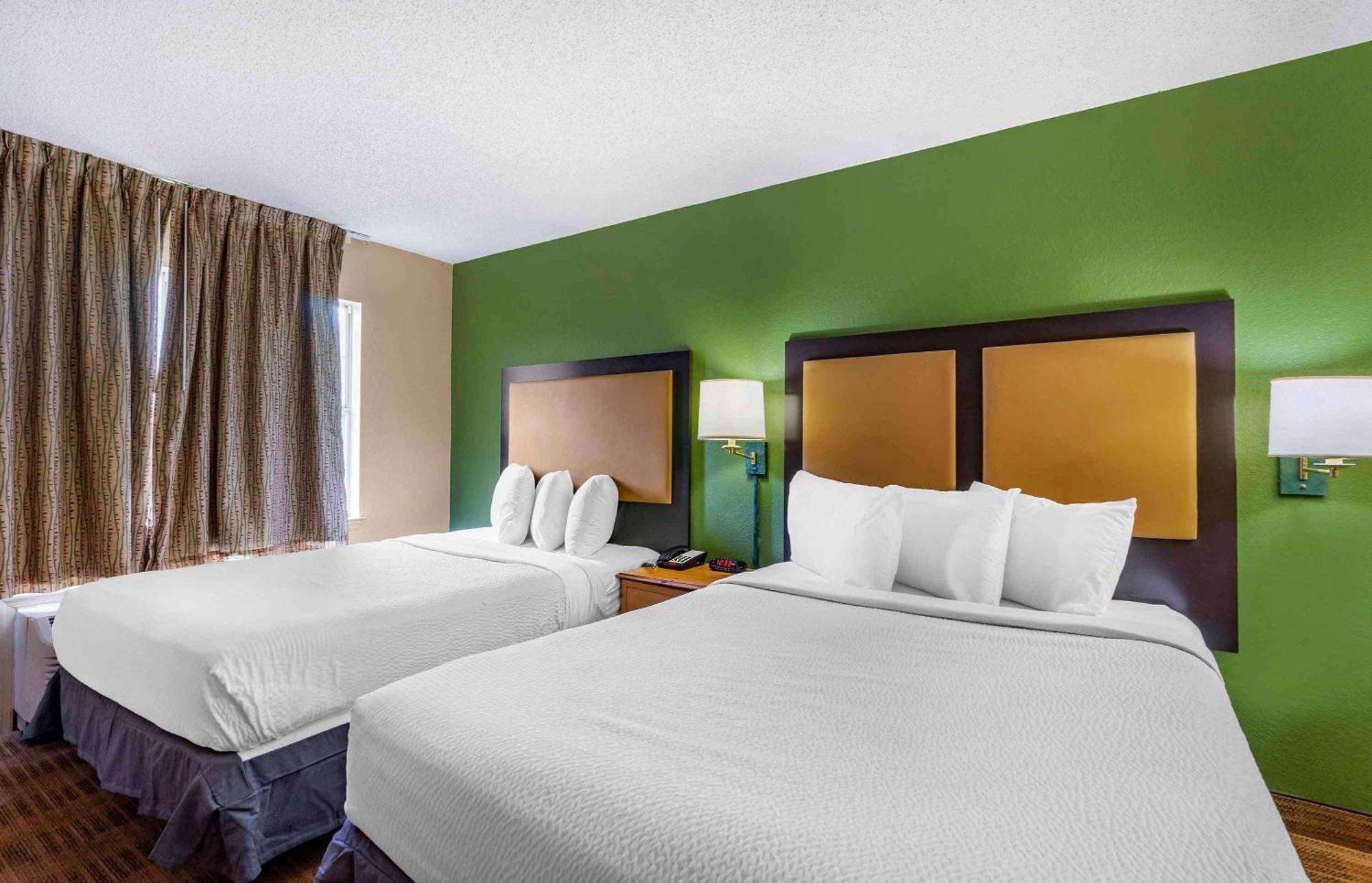 Extended Stay America Select Suites - Tampa - North Airport West Chase Exterior photo