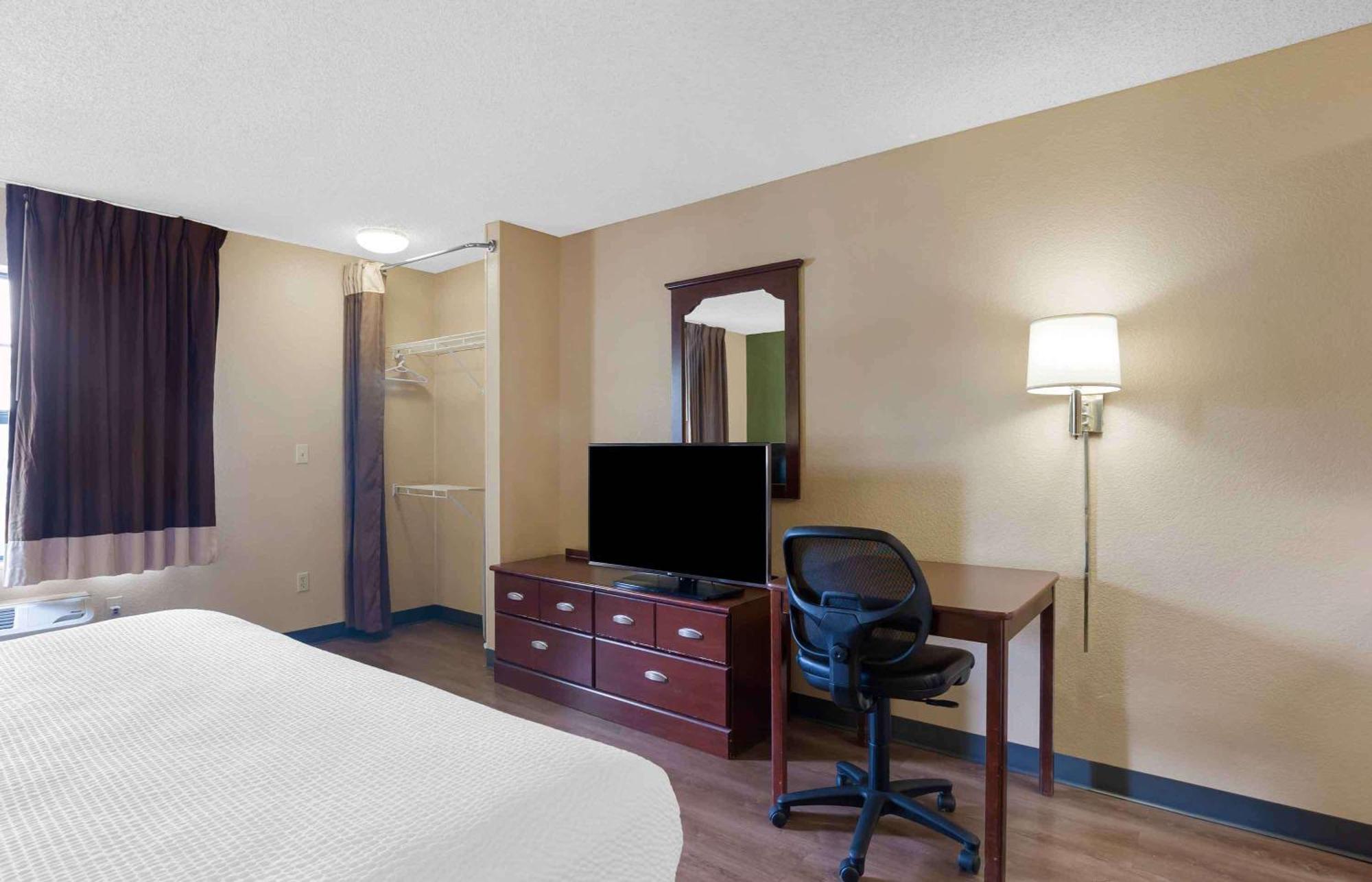 Extended Stay America Select Suites - Tampa - North Airport West Chase Exterior photo
