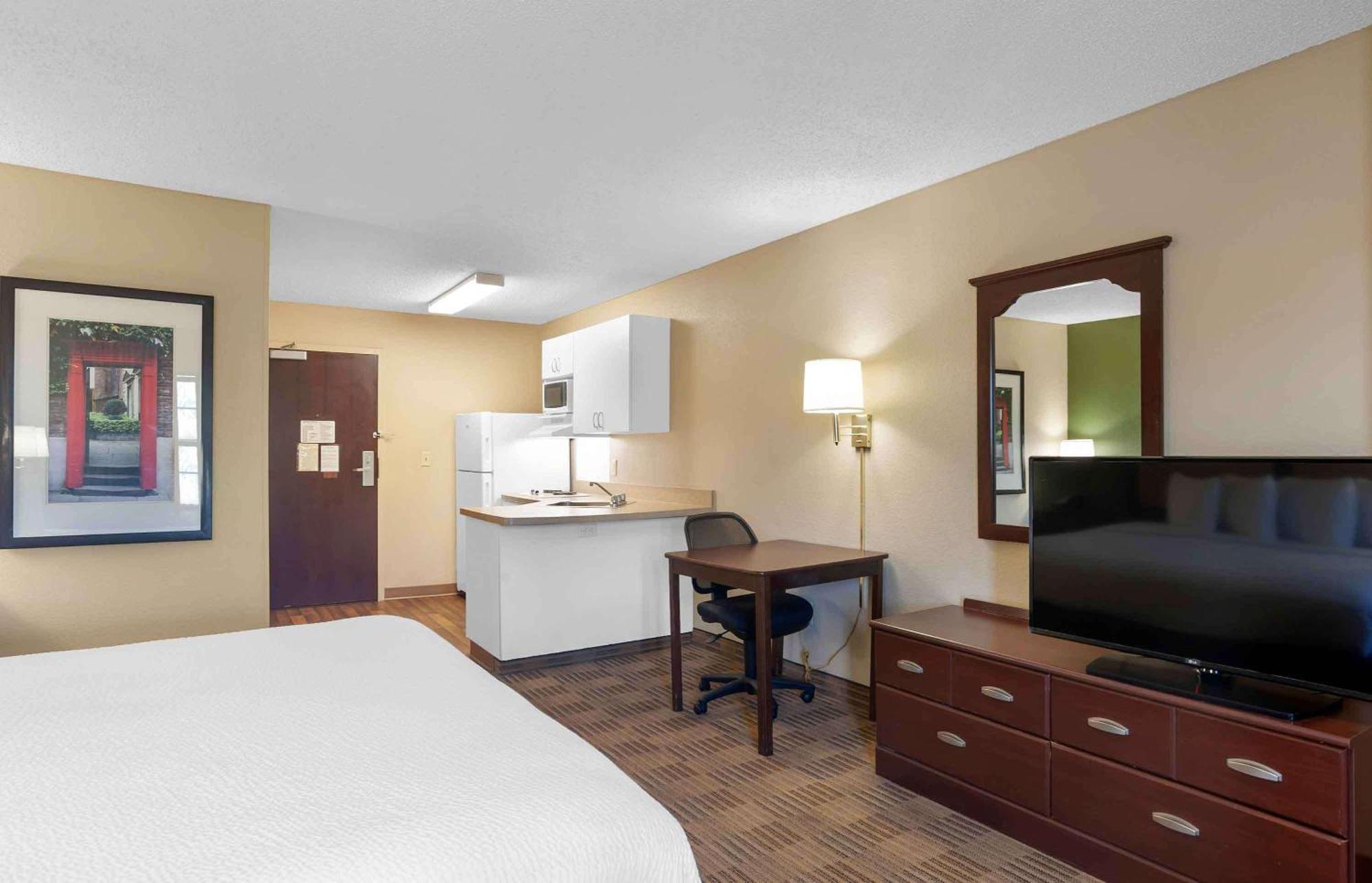 Extended Stay America Select Suites - Tampa - North Airport West Chase Exterior photo