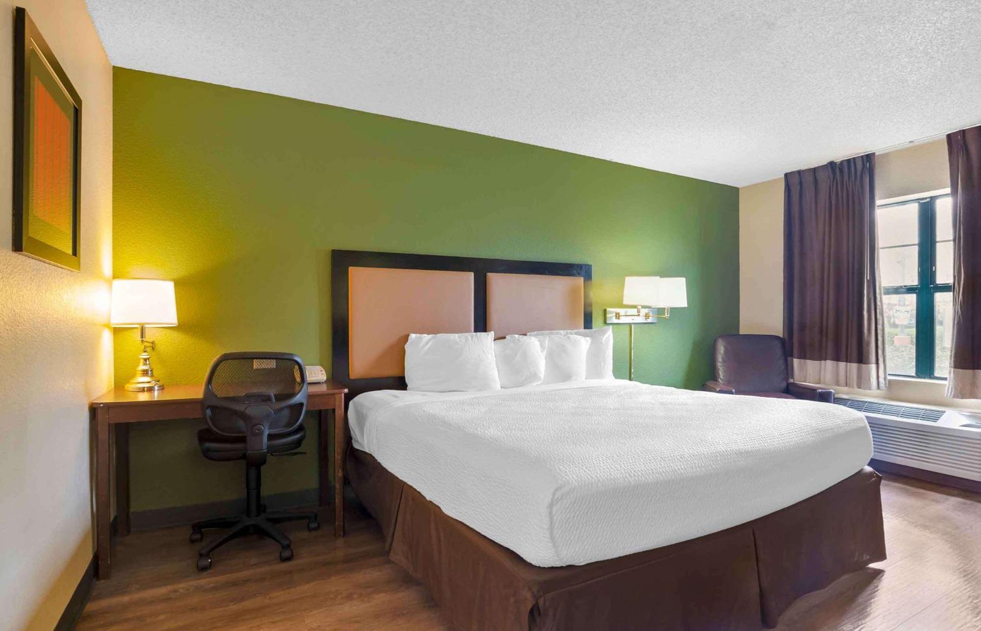 Extended Stay America Select Suites - Tampa - North Airport West Chase Exterior photo
