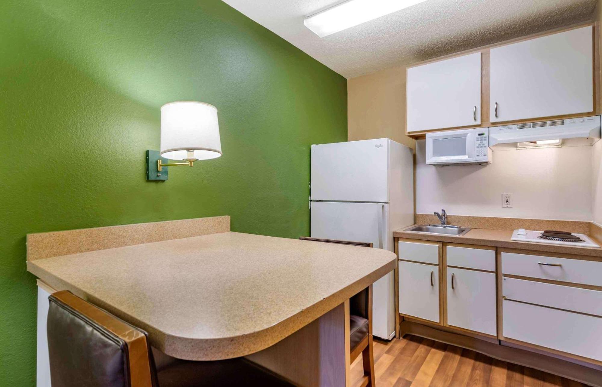 Extended Stay America Select Suites - Tampa - North Airport West Chase Exterior photo