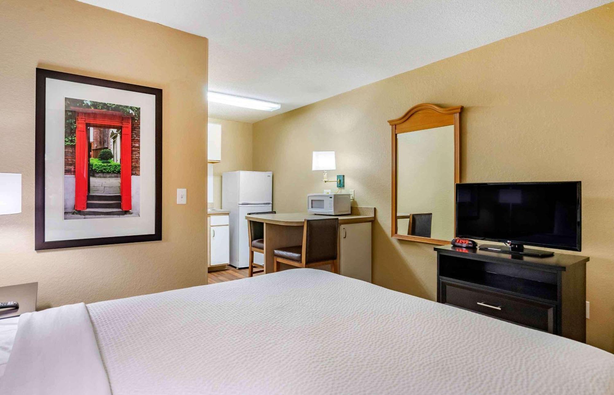 Extended Stay America Select Suites - Tampa - North Airport West Chase Exterior photo