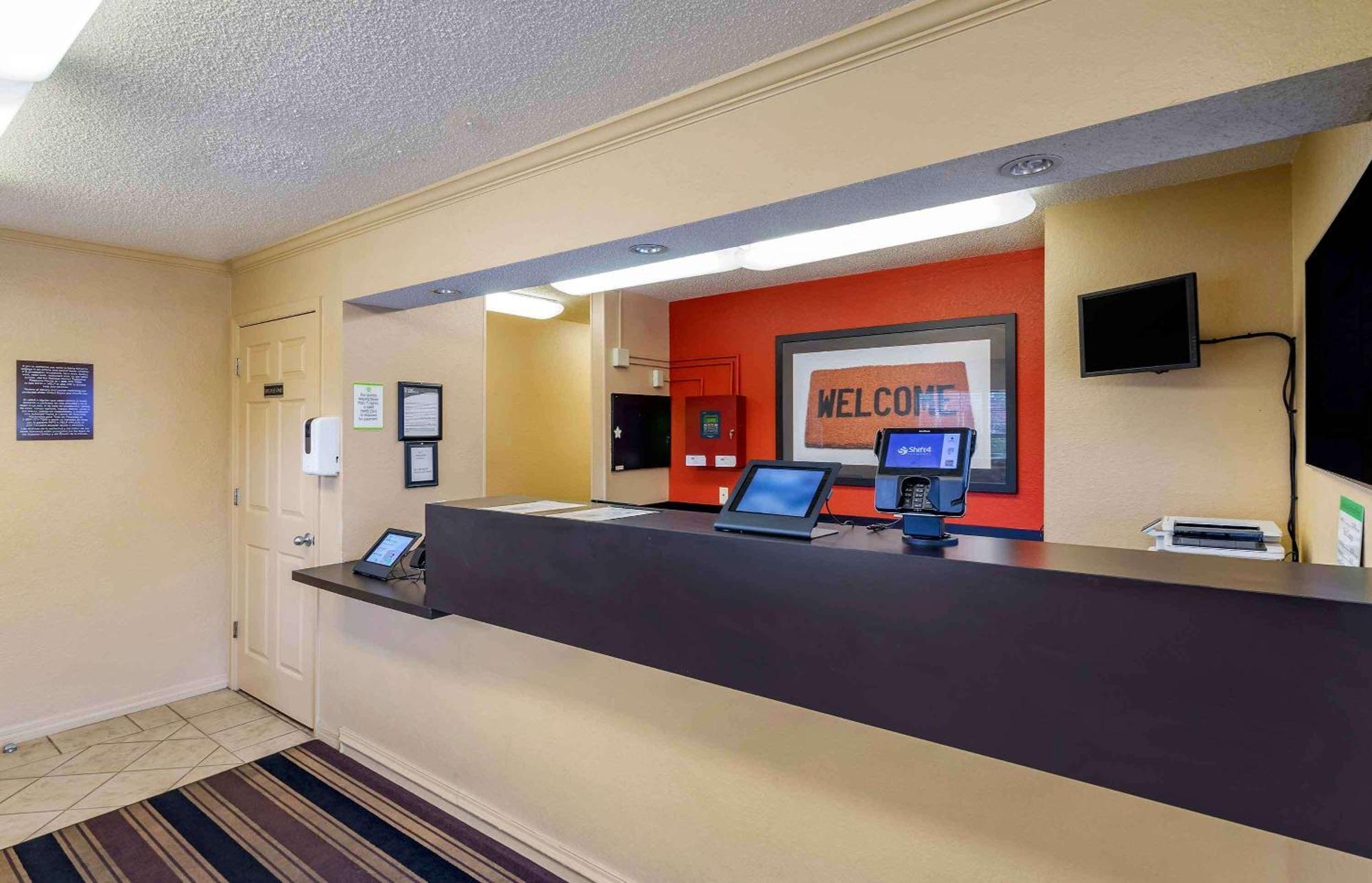 Extended Stay America Select Suites - Tampa - North Airport West Chase Exterior photo