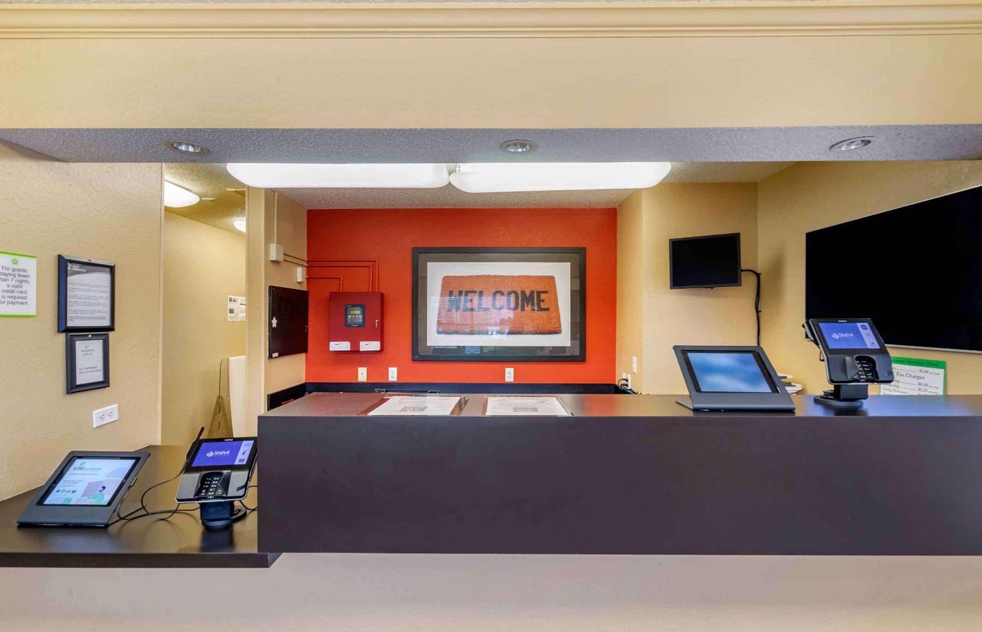 Extended Stay America Select Suites - Tampa - North Airport West Chase Exterior photo
